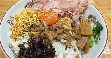 成り屋のまぜそばを満喫